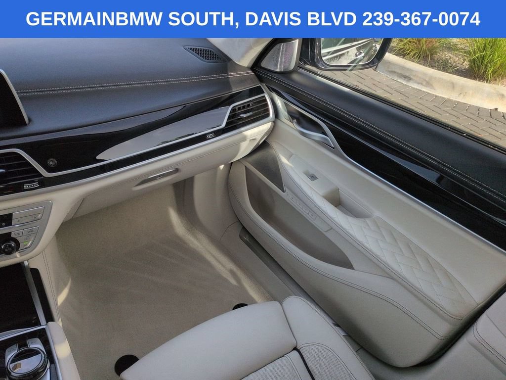 Used 2022 BMW ALPINA B7 xDrive AWD/4WD image 18