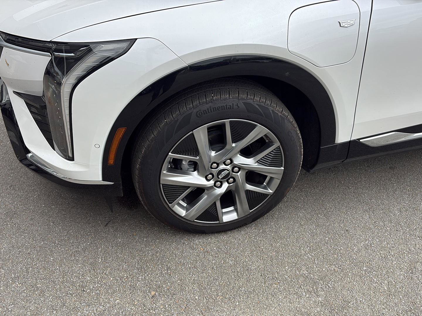 Used 2025 Cadillac Optiq Luxury 1 image 5