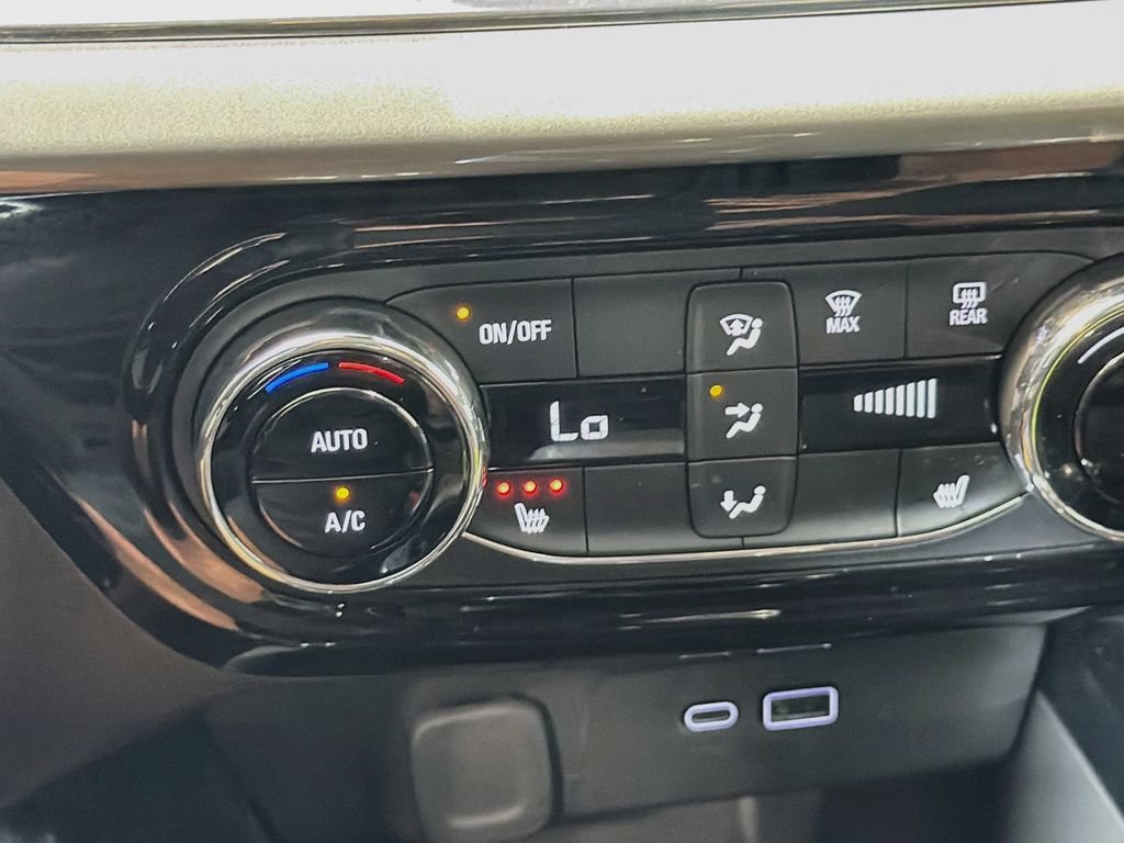 Used 2025 Chevrolet Trax LT w/ Driver Confidence Package FWD image 19