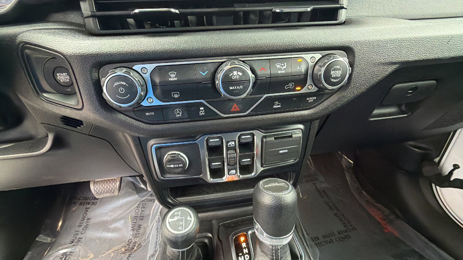 Used 2024 Jeep Gladiator Sport image 32