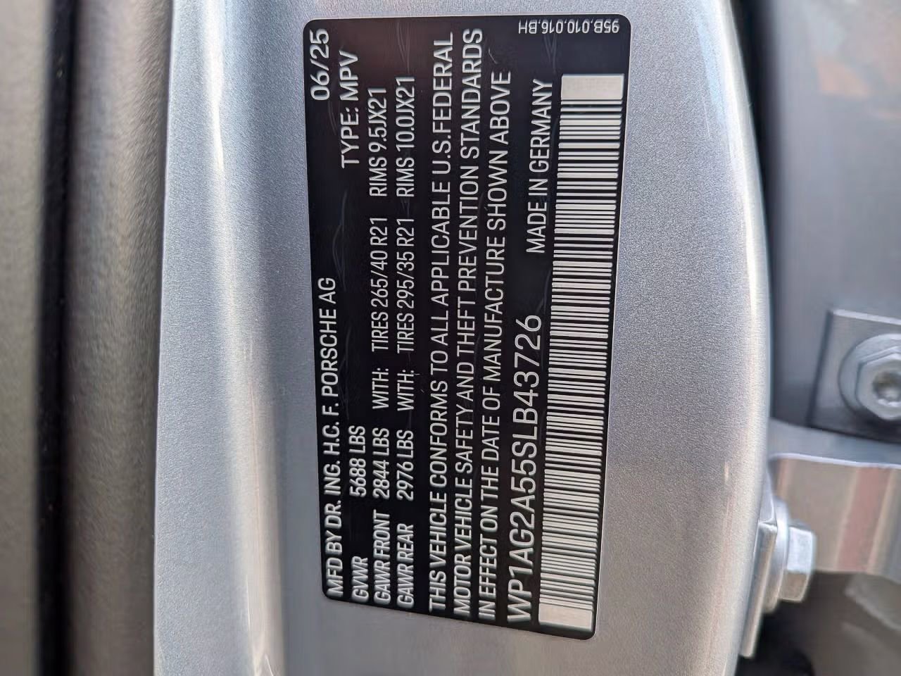 Certified 2025 Porsche Macan S AWD/4WD image 29
