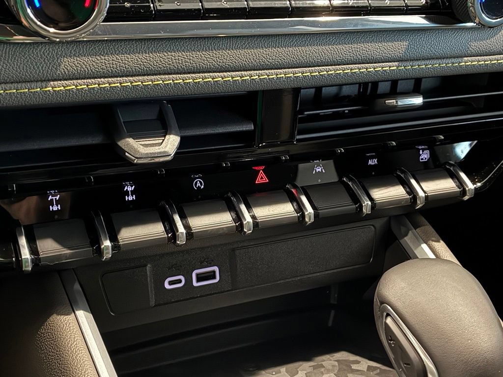 New 2026 Chevrolet Colorado ZR2 AWD/4WD image 17