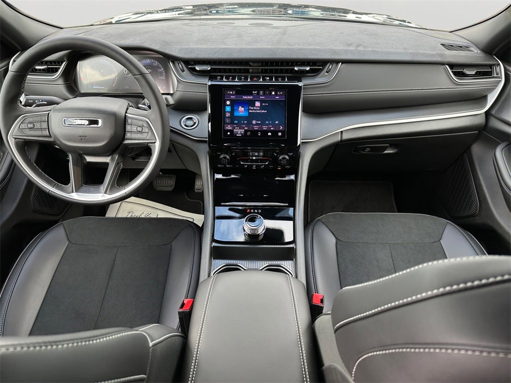 New 2025 Jeep Grand Cherokee Altitude image 17