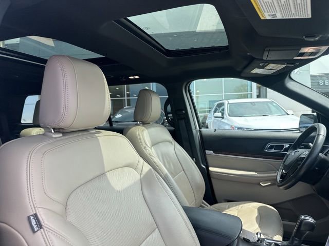 Used 2018 Ford Explorer Limited w/ Equipment Group 301A FWD image 2