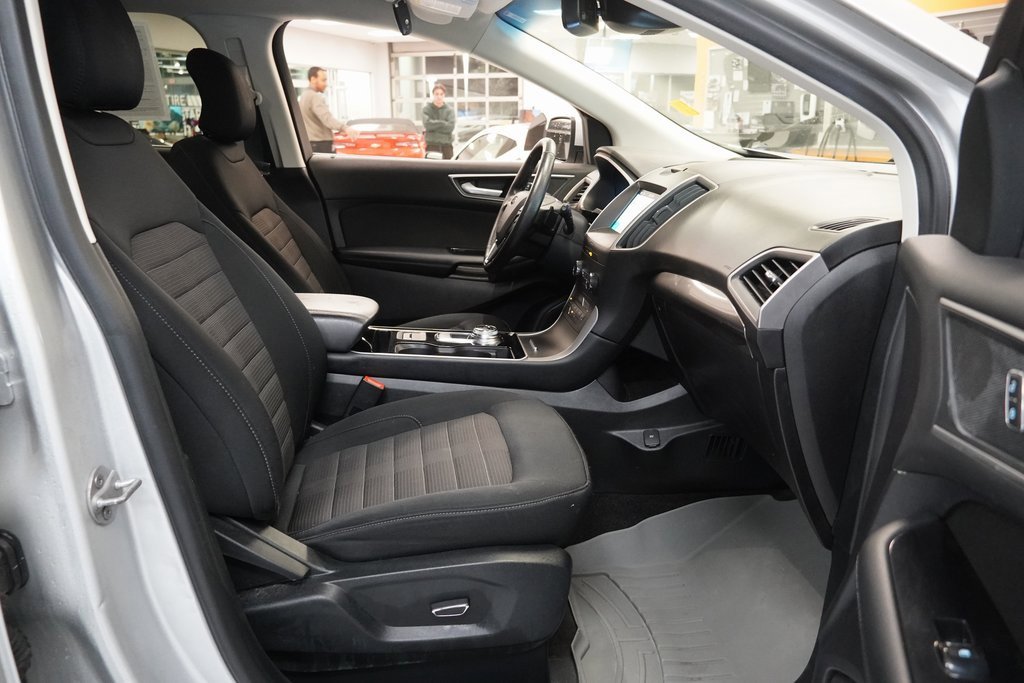 Used 2019 Ford Edge SEL image 32