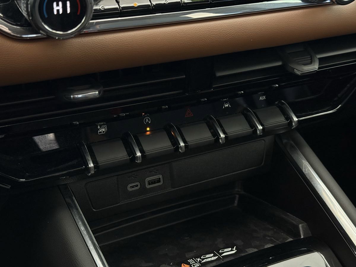 Used 2025 GMC Canyon AT4 w/ Technology Plus Package image 31