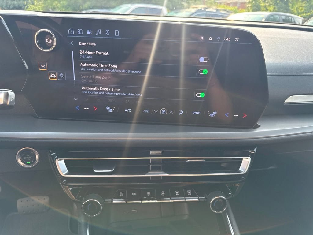 Used 2024 Chevrolet Traverse LT w/ LPO, Floor Liner Package FWD image 28