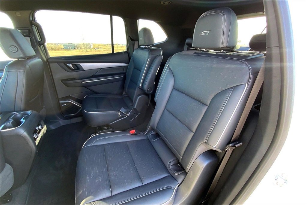 Used 2025 Buick Enclave Sport Touring image 20