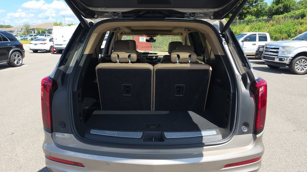 Used 2022 Cadillac XT6 Premium Luxury w/ Platinum Package FWD image 9