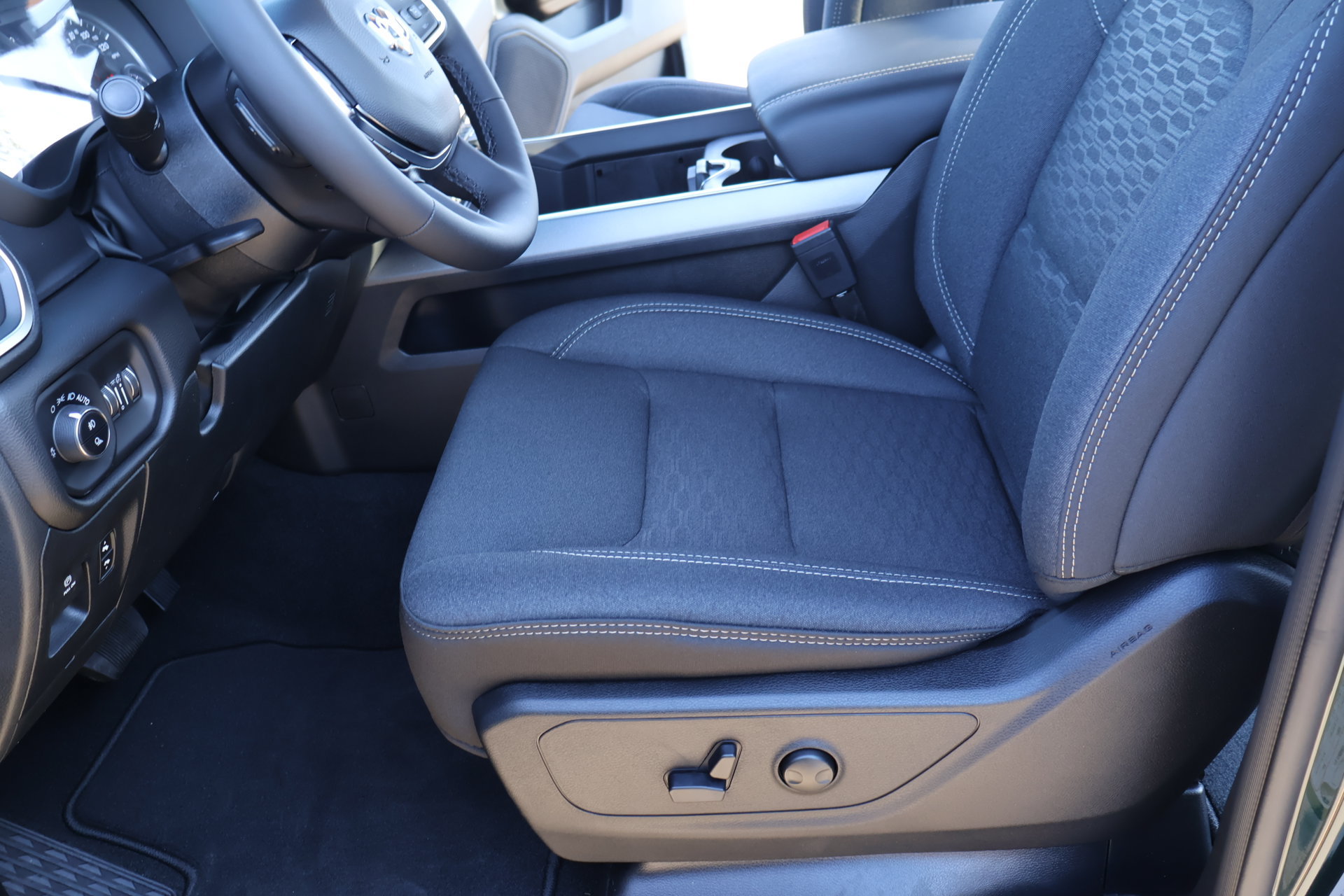 New 2026 RAM 1500 Big Horn AWD/4WD image 12