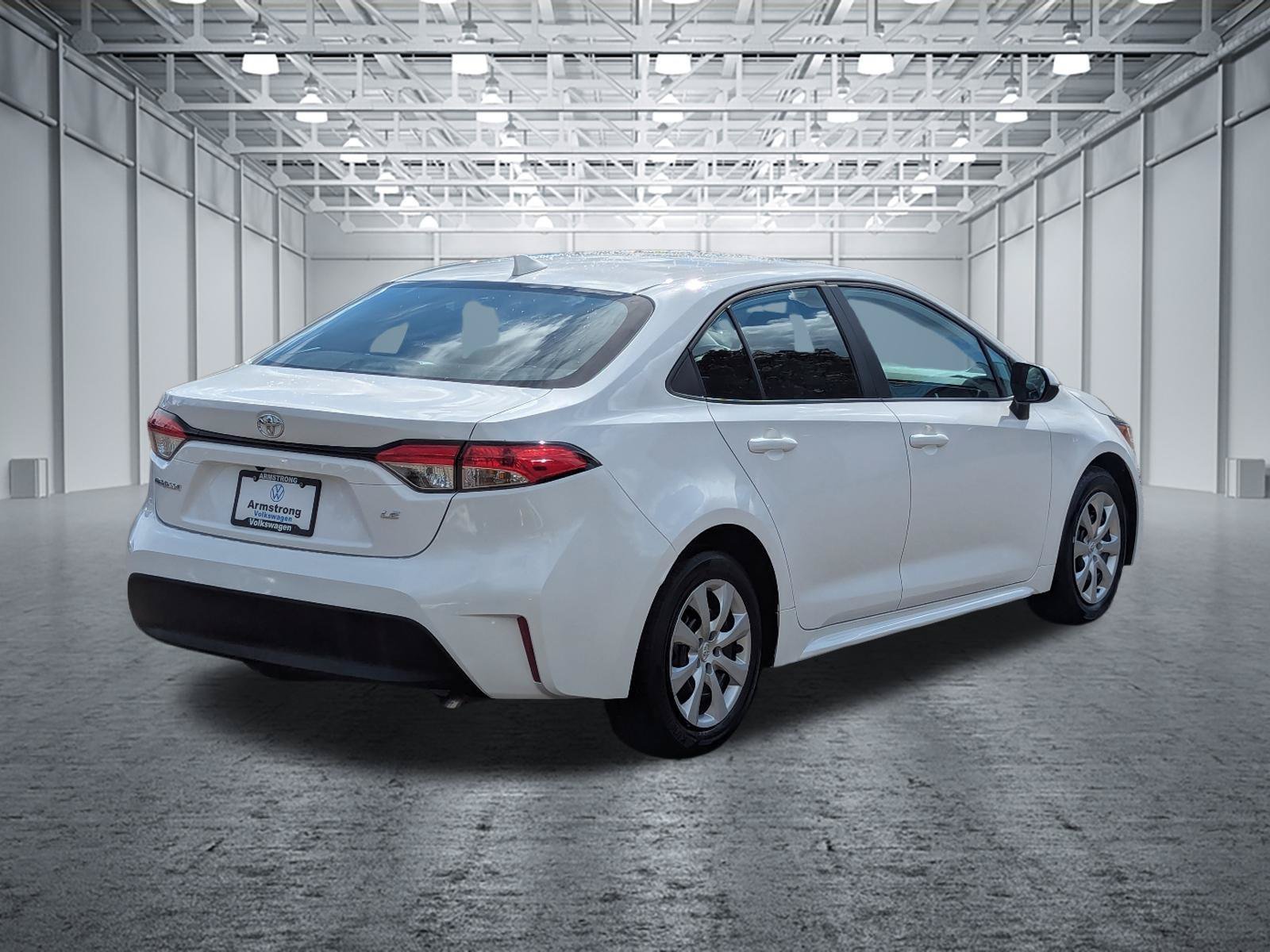 Used 2025 Toyota Corolla LE FWD image 5