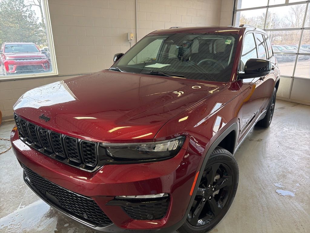 Used 2023 Jeep Grand Cherokee Limited w/ Luxury Tech Group II image 2
