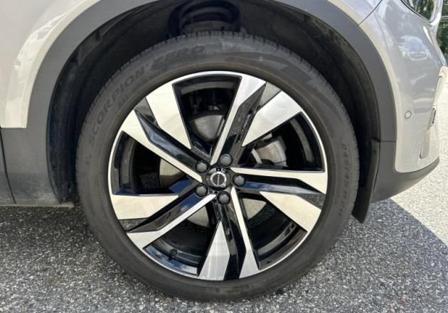 Certified 2023 Volvo XC40 B5 Plus w/ Driver Assist Package AWD/4WD image 16