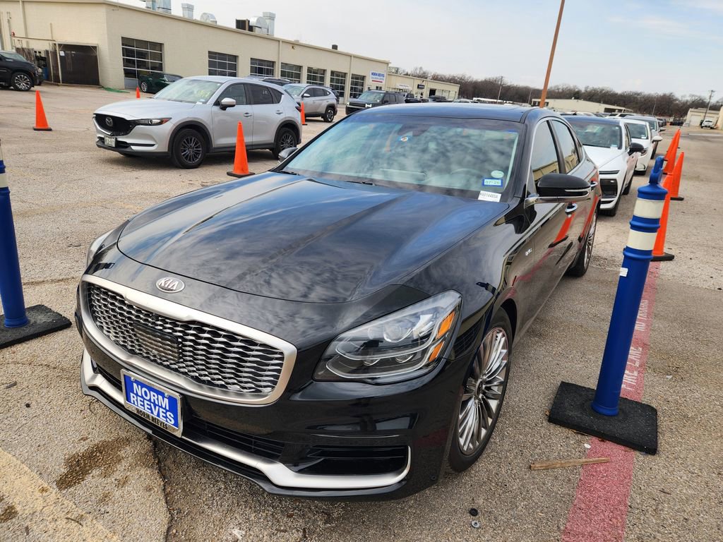 Used 2019 Kia K900 Luxury image 1