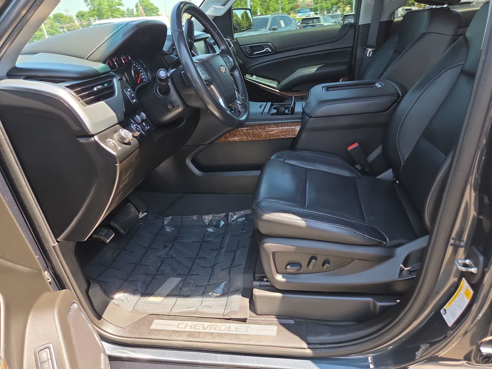 Used 2019 Chevrolet Suburban Premier AWD/4WD image 19