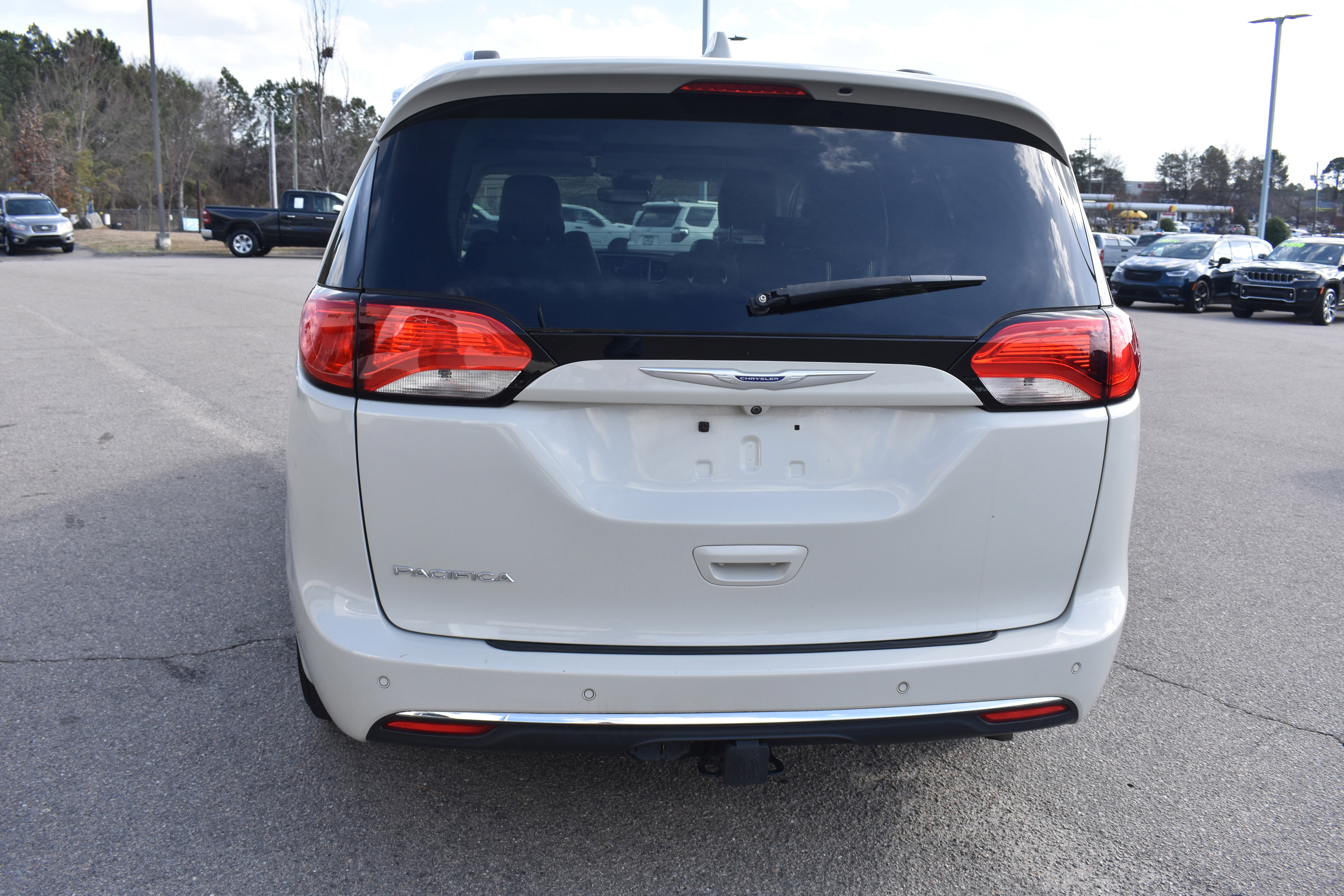 Used 2020 Chrysler Pacifica Touring-L Plus w/ Tire & Wheel Group image 8