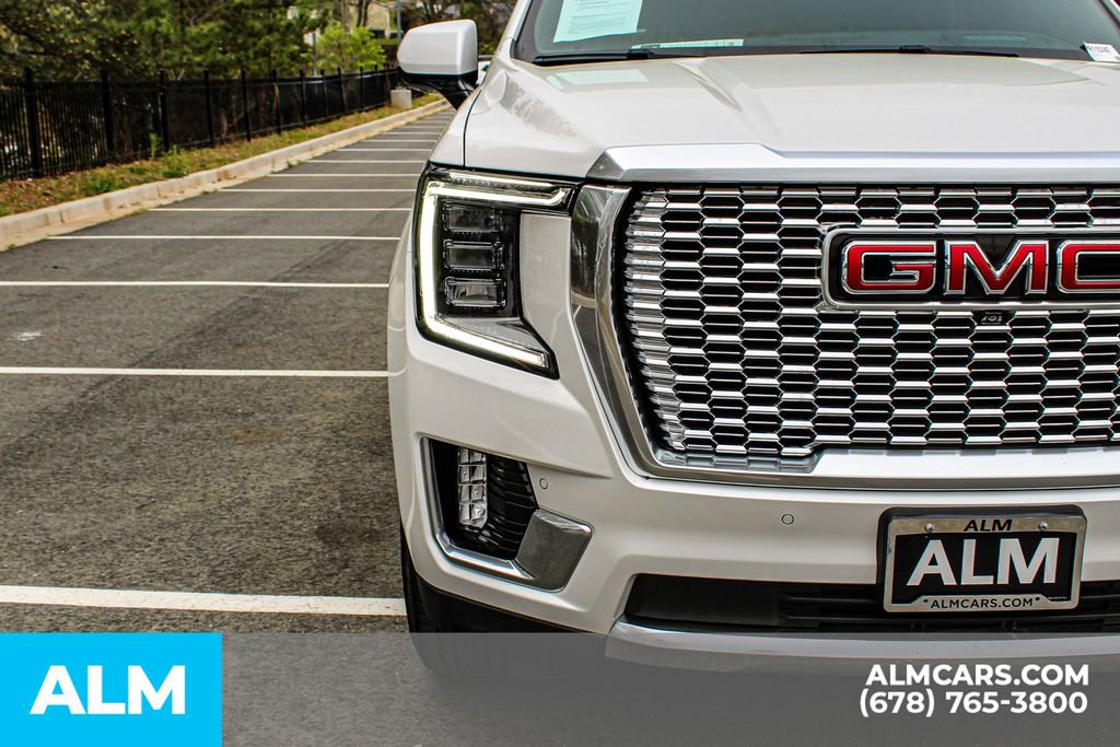 Used 2023 GMC Yukon XL Denali image 12