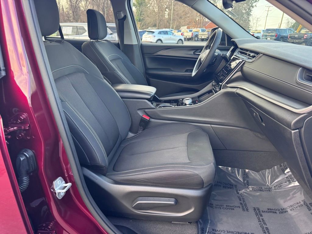 Used 2023 Jeep Grand Cherokee Laredo image 23