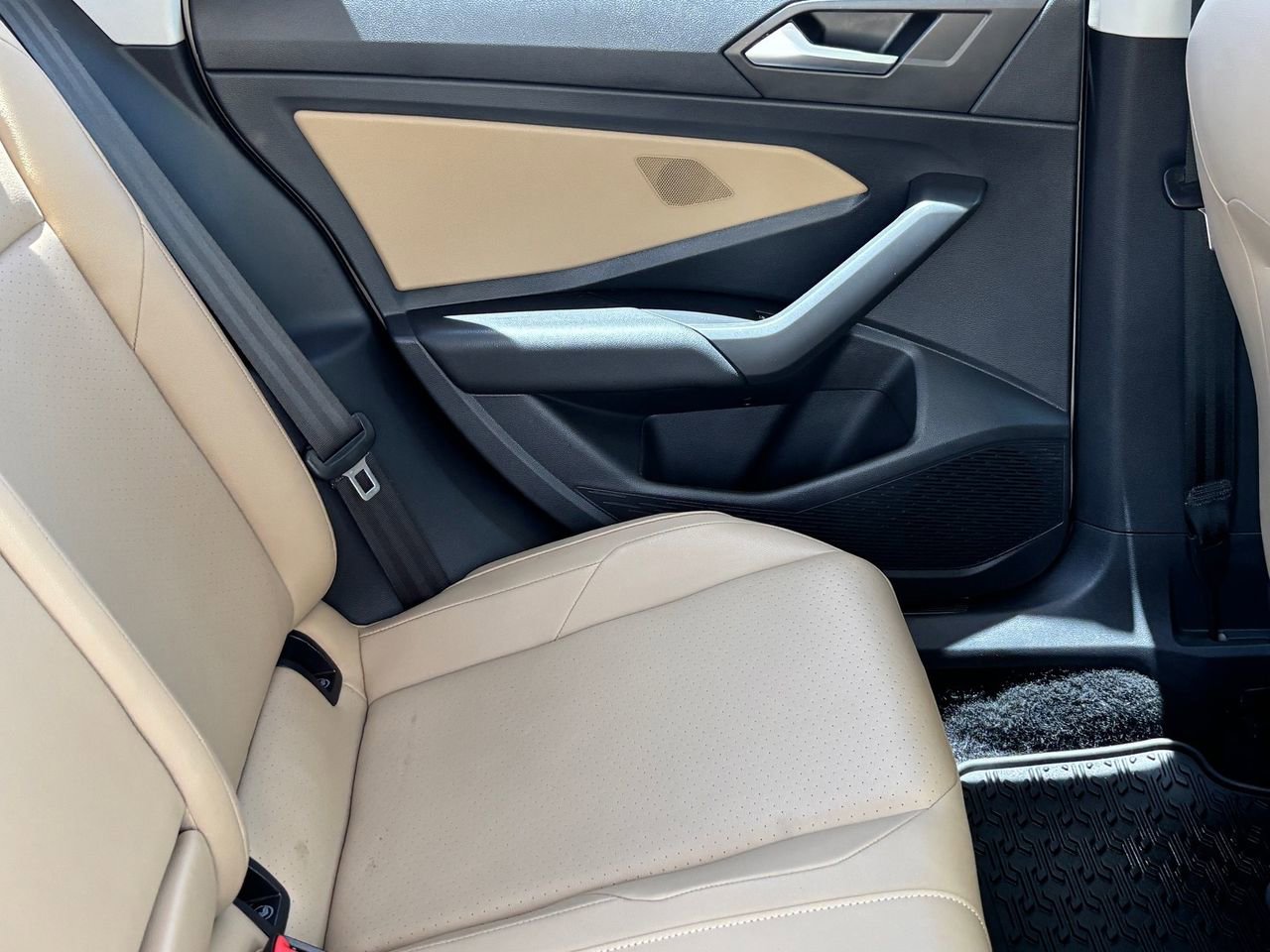 Used 2019 Volkswagen Jetta SEL w/ Cold Weather Package FWD image 11