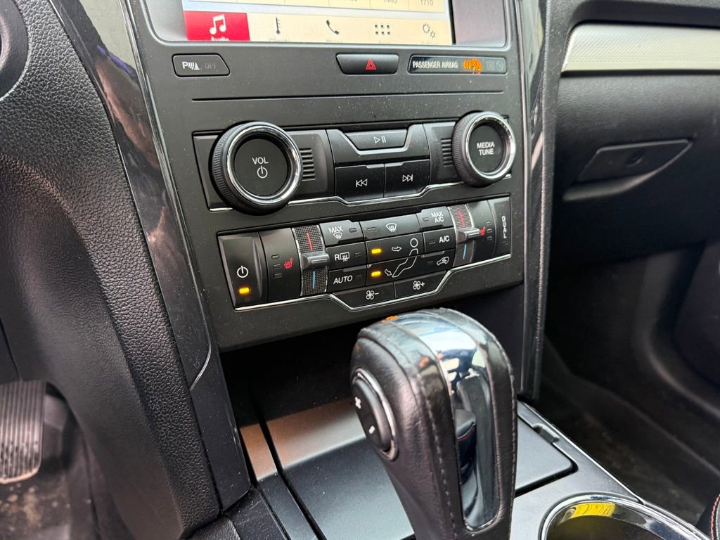 Used 2018 Ford Explorer XLT w/ Equipment Group 202A AWD/4WD image 21