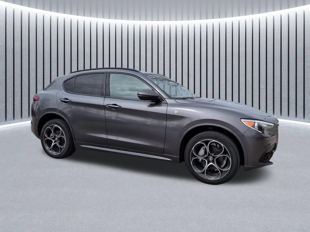 Used 2023 Alfa Romeo Stelvio Ti w/ Active Assist Plus Package AWD/4WD image 3
