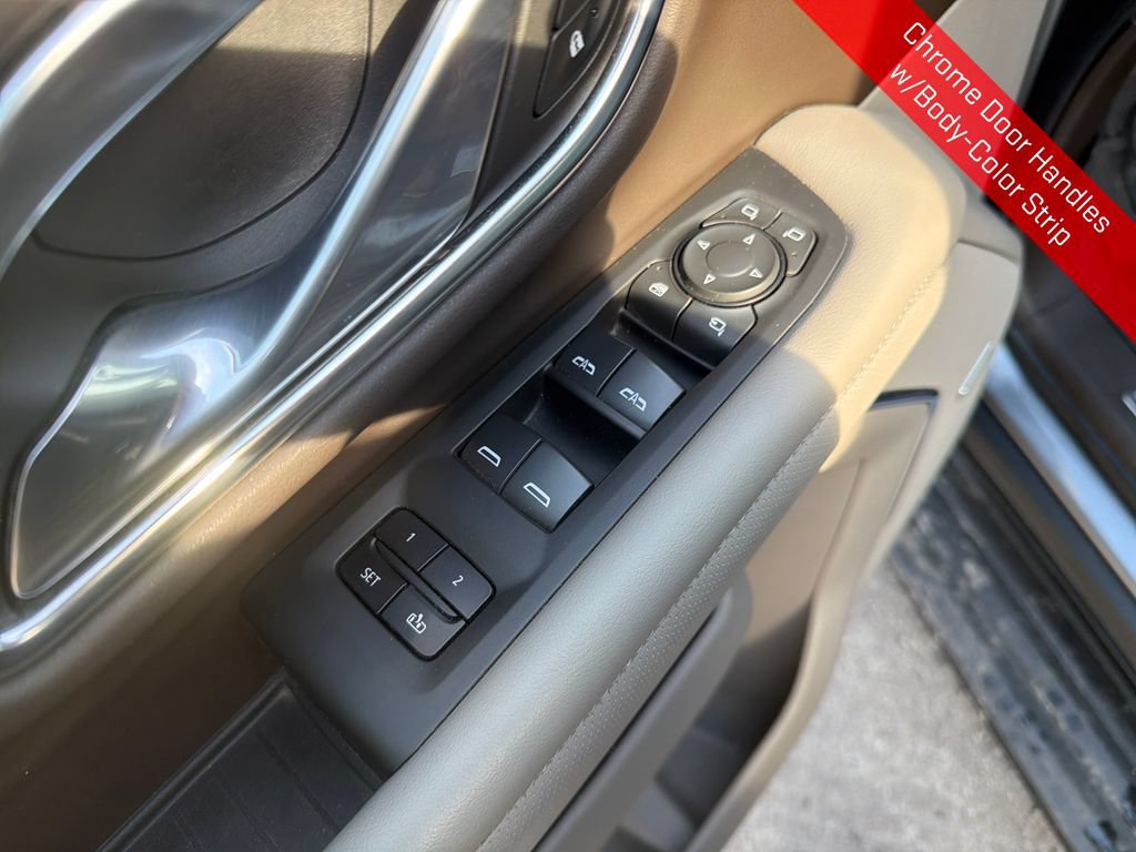 Used 2022 GMC Yukon XL SLT w/ SLT Luxury Package AWD/4WD image 13