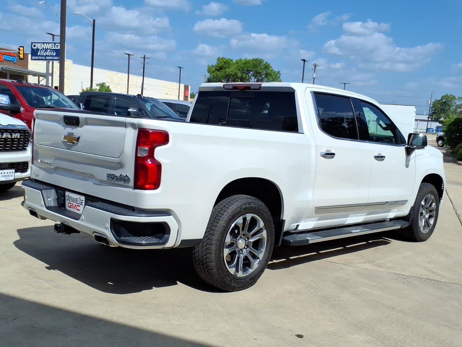 Certified 2023 Chevrolet Silverado 1500 High Country w/ Technology Package AWD/4WD image 32