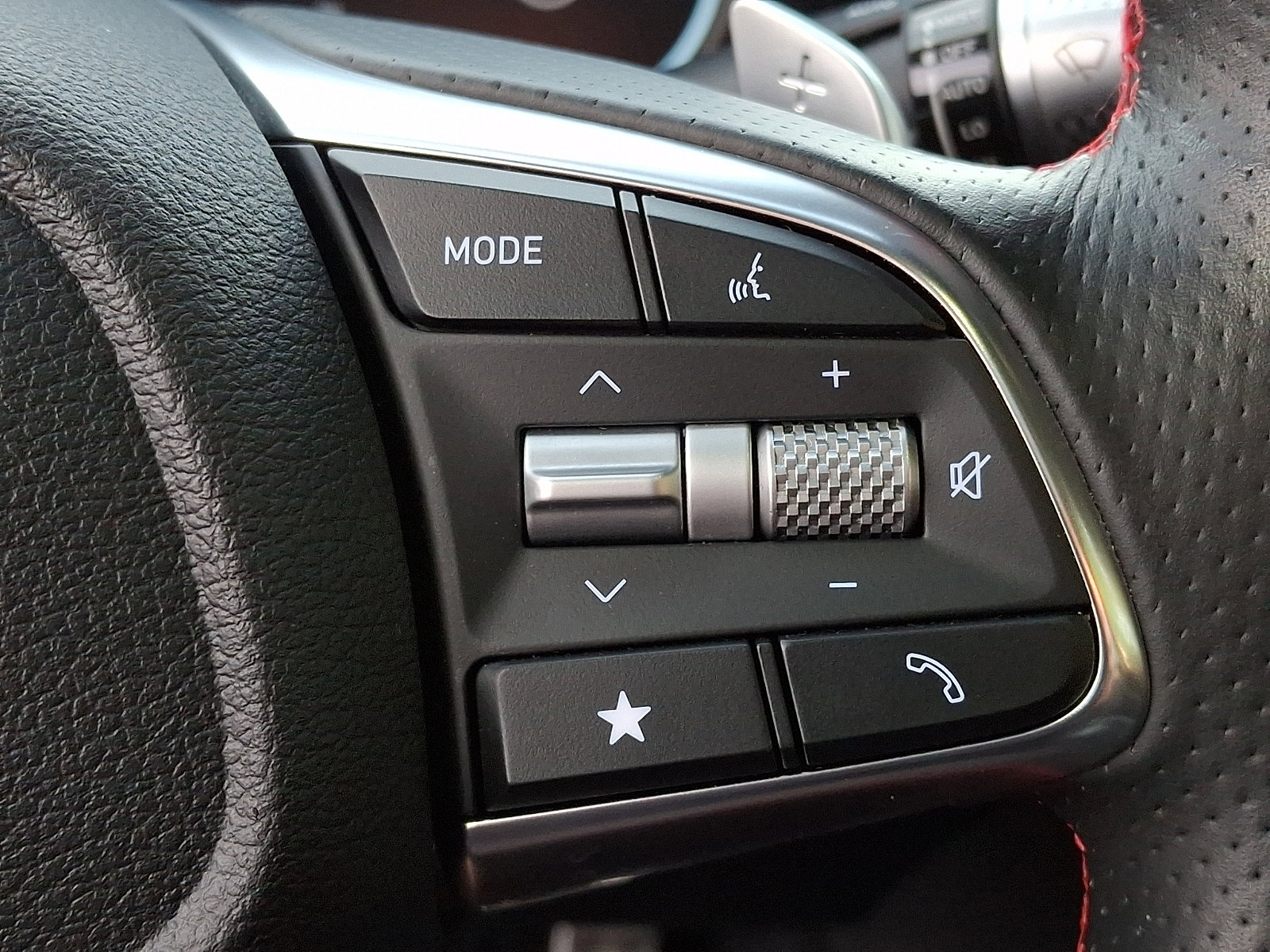 Certified 2025 Genesis G70 3.3T Advanced AWD/4WD image 24