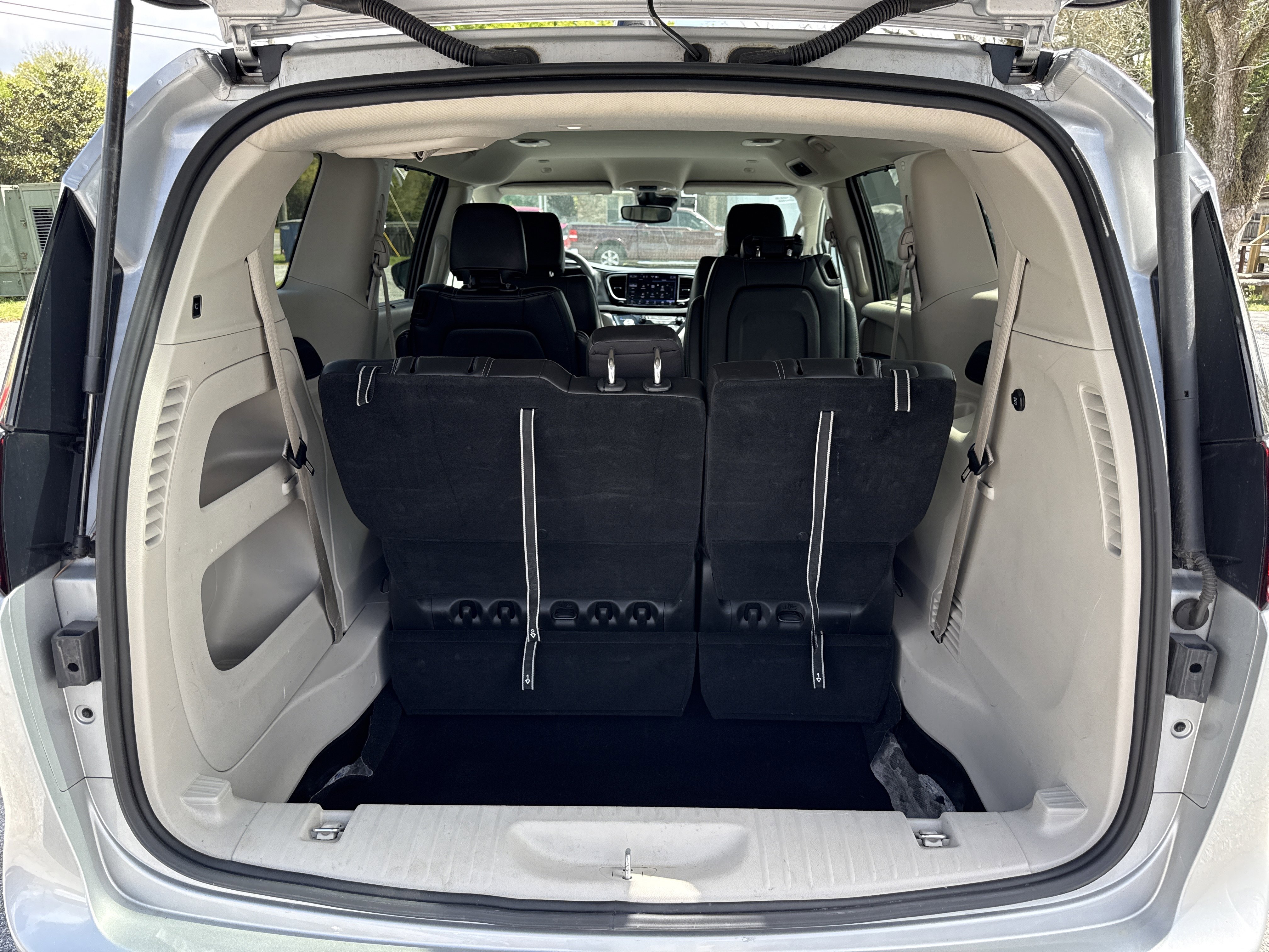 Used 2024 Chrysler Pacifica Touring-L image 33