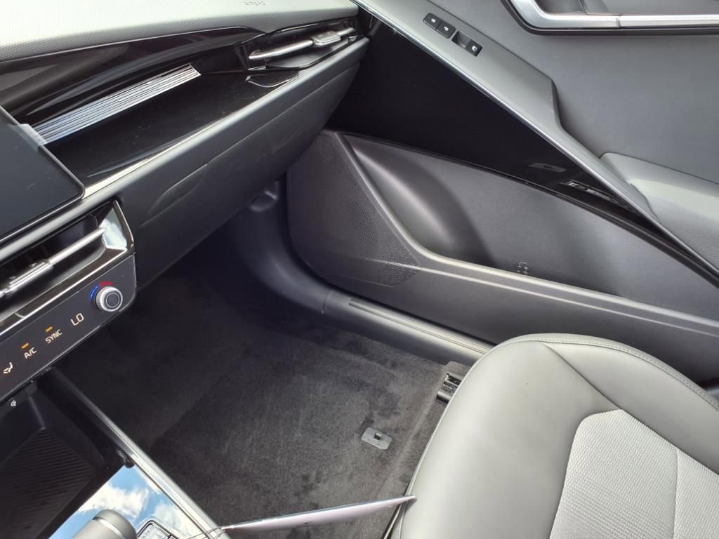 New 2025 Kia Niro EX Touring image 26