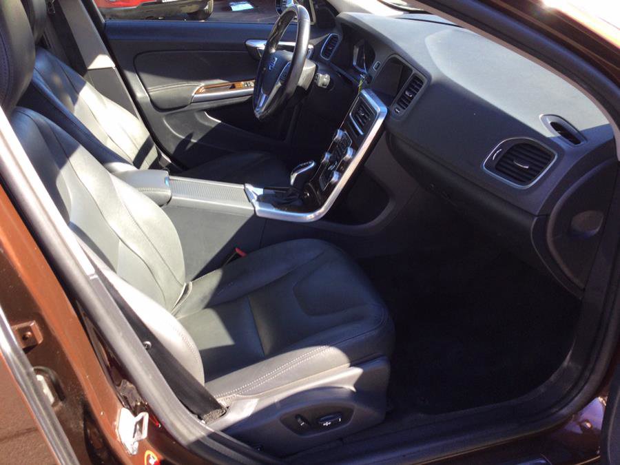 Used 2017 Volvo V60 T5 Cross Country w/ Climate Package image 21