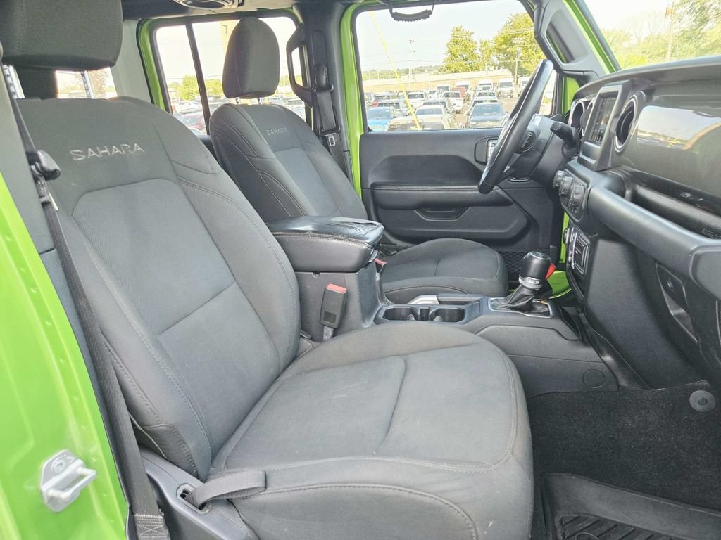 Used 2018 Jeep Wrangler Unlimited Sahara w/ Safety Group AWD/4WD image 16