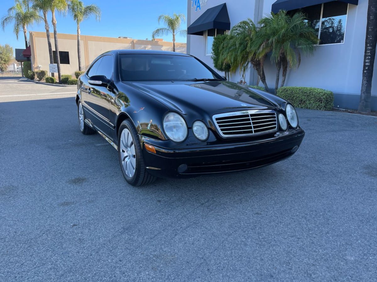 Used 2001 Mercedes-Benz CLK 55 AMG Coupe image 3