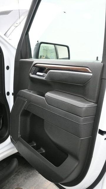 Used 2025 Chevrolet Silverado 1500 LT Trail Boss w/ Protection Package AWD/4WD image 10