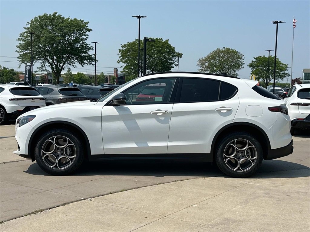 New 2025 Alfa Romeo Stelvio Sprint w/ Convenience Package image 7