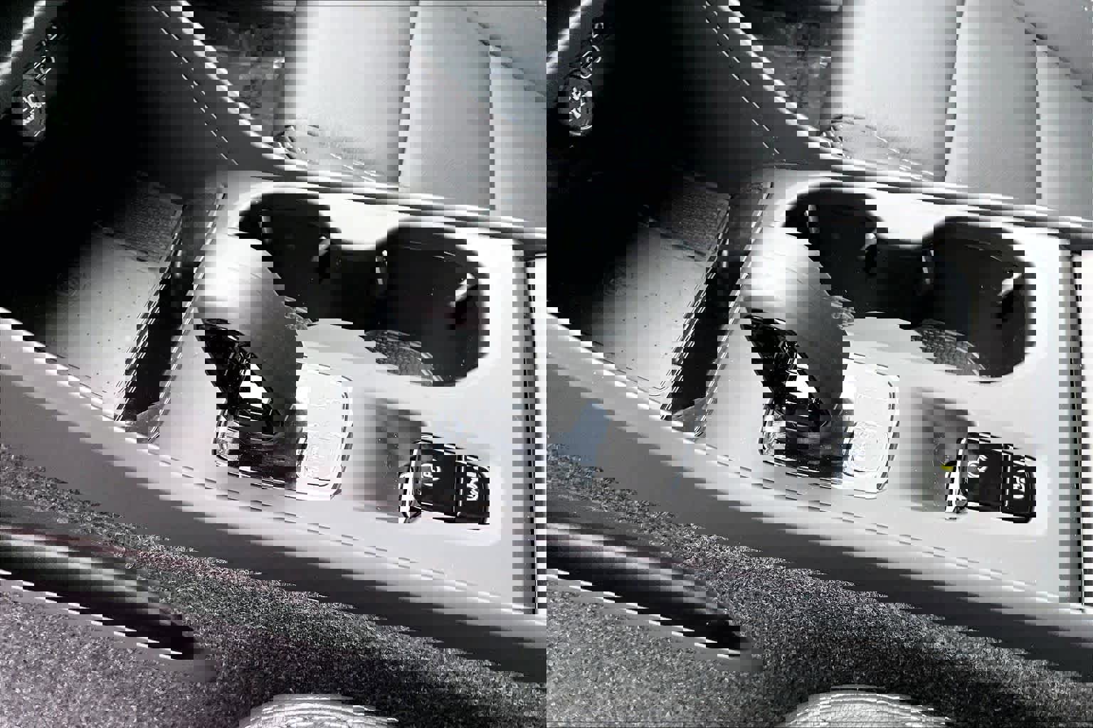 Used 2026 Volvo XC40 B5 Core w/ Climate Package image 16