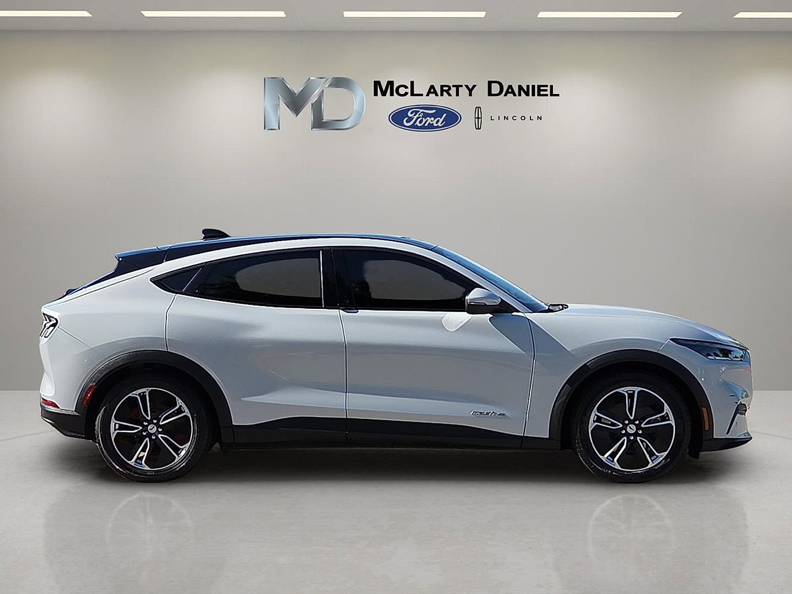 Used 2021 Ford Mustang Mach-E Select w/ Comfort/Appearance Package AWD/4WD image 6