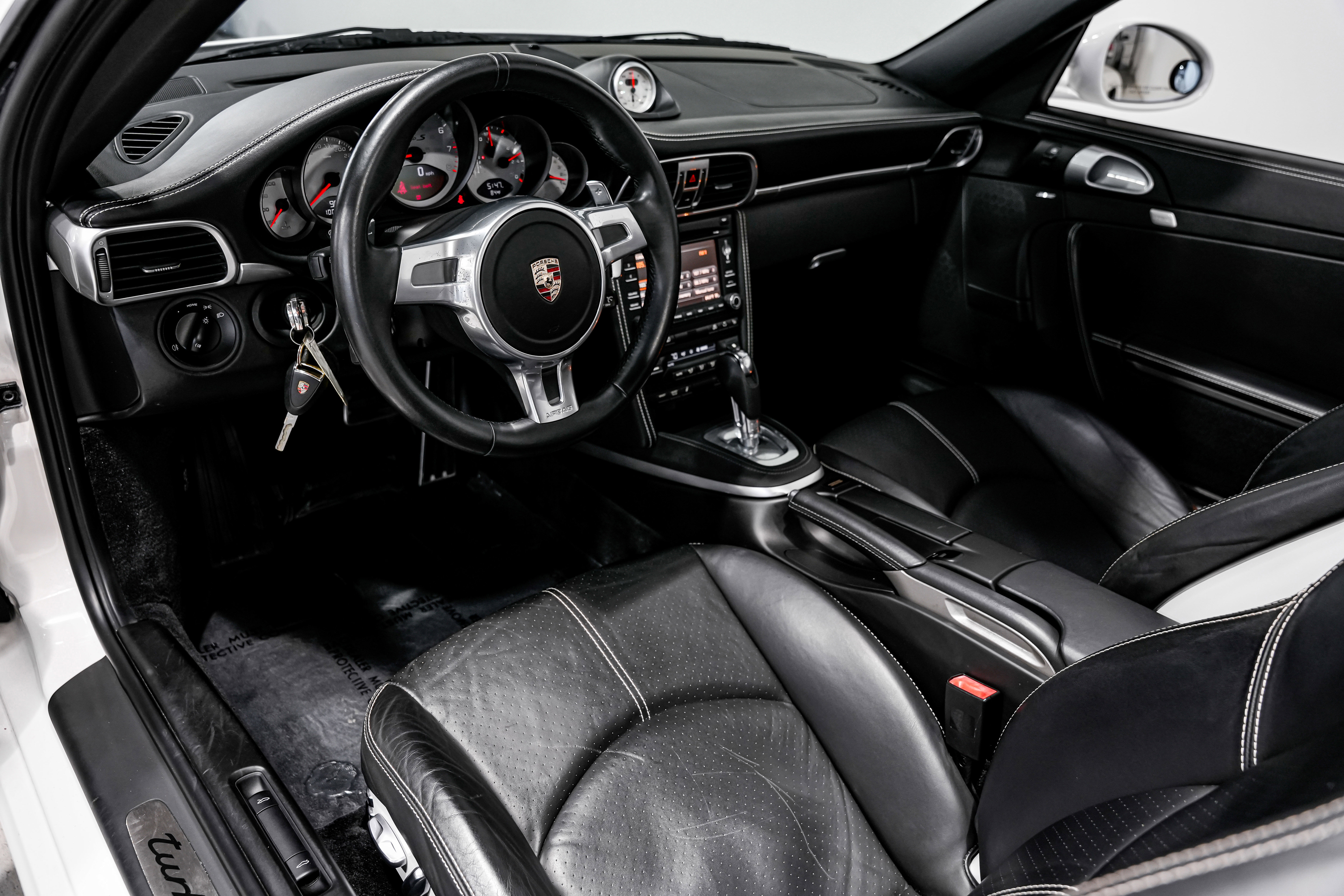 Used 2011 Porsche 911 Turbo S image 9