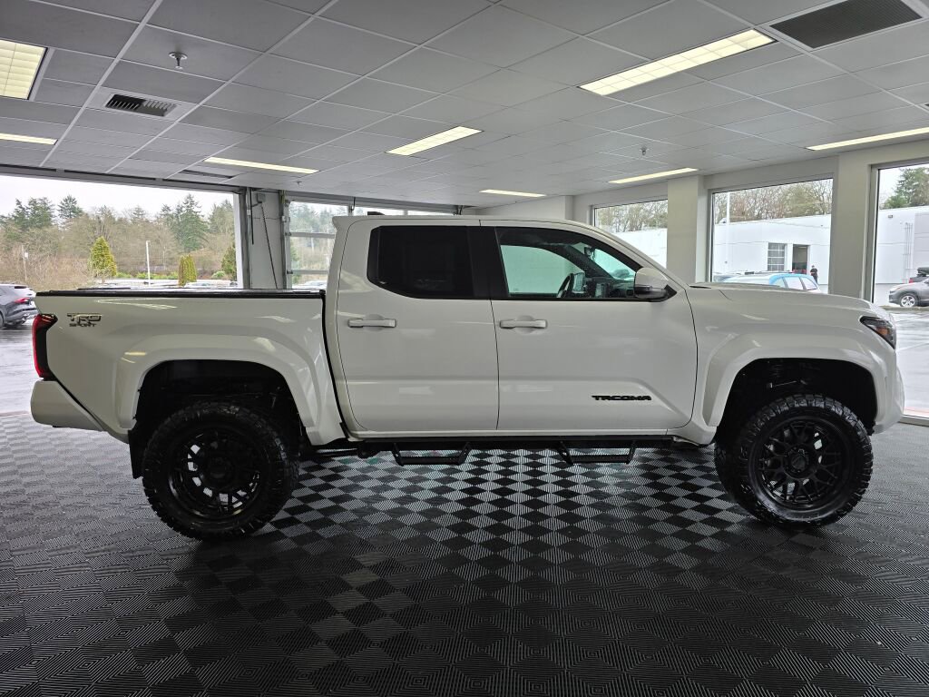 Used 2024 Toyota Tacoma TRD Sport w/ TRD Sport Upgrade Package image 2