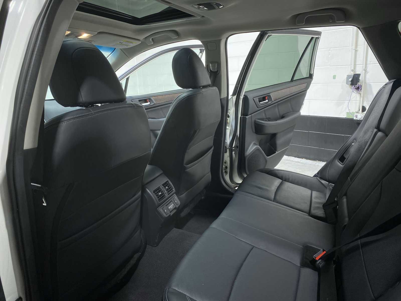 Used 2018 Subaru Outback 3.6R Limited image 12