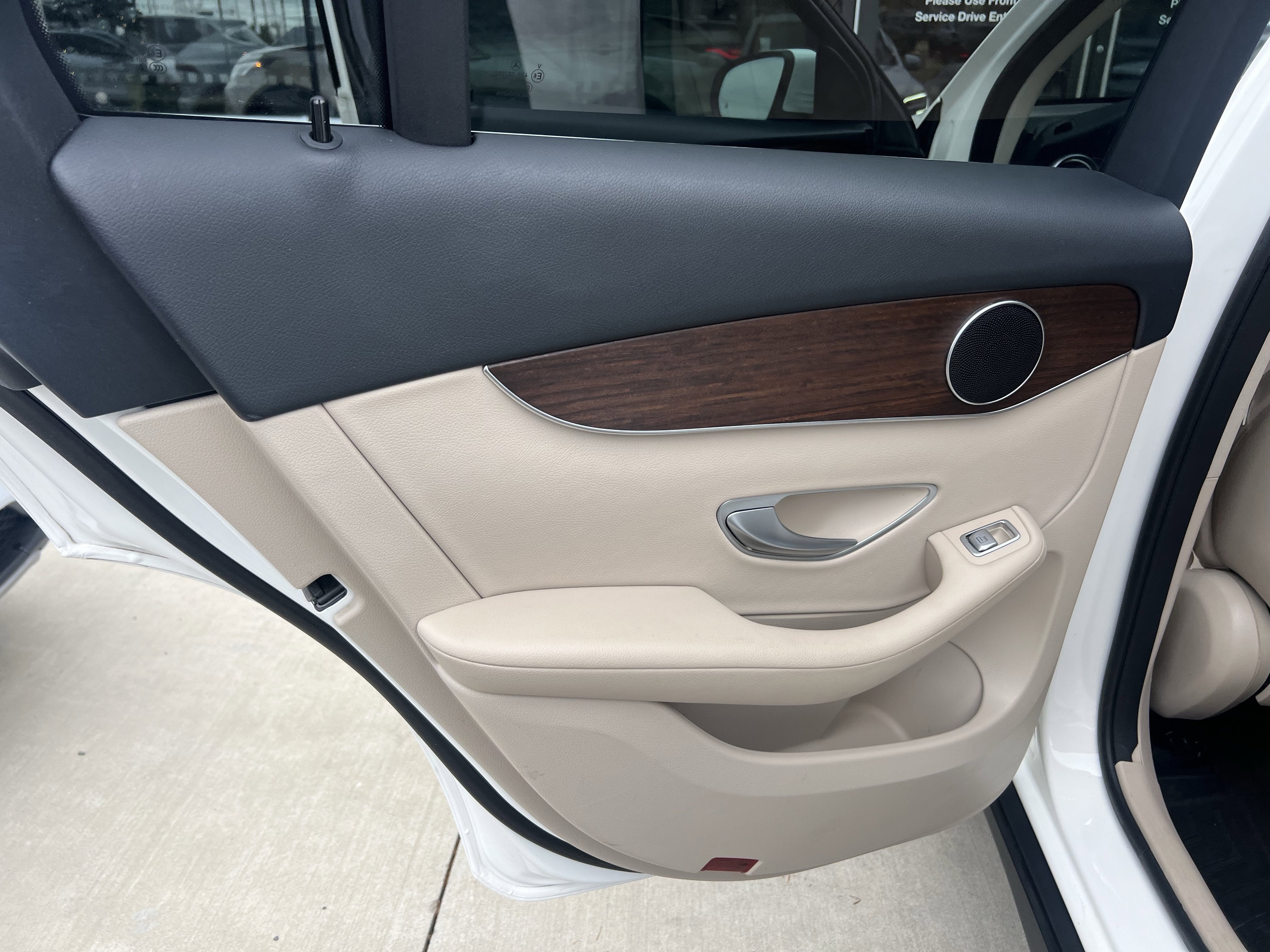 Used 2022 Mercedes-Benz GLC 300 image 27