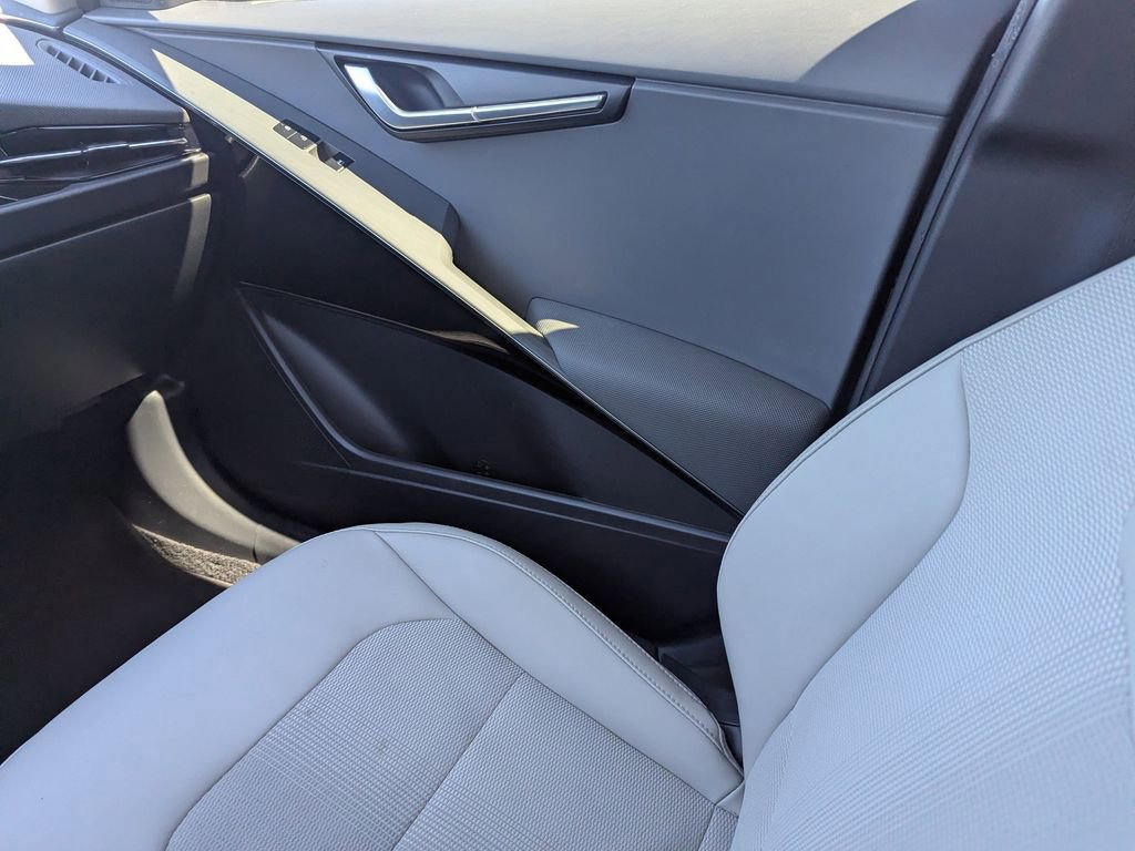 Used 2023 Kia Niro EX Touring image 13