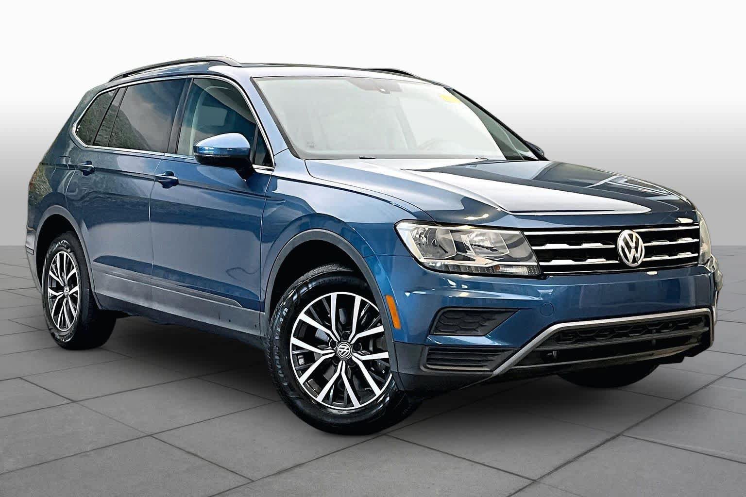 Used 2019 Volkswagen Tiguan SE w/ Panoramic Sunroof Package FWD image 3