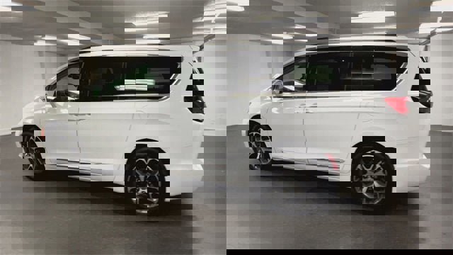 Used 2022 Chrysler Pacifica Limited image 6