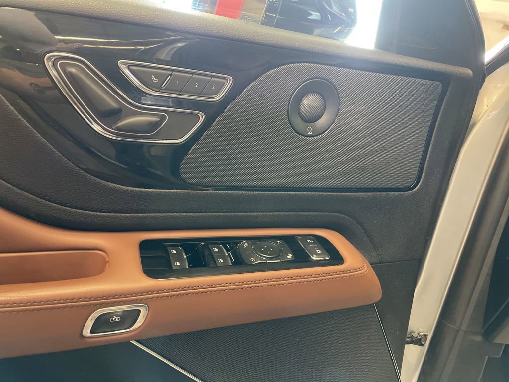 Used 2020 Lincoln Aviator Reserve w/ Equipment Group 201A AWD/4WD image 13