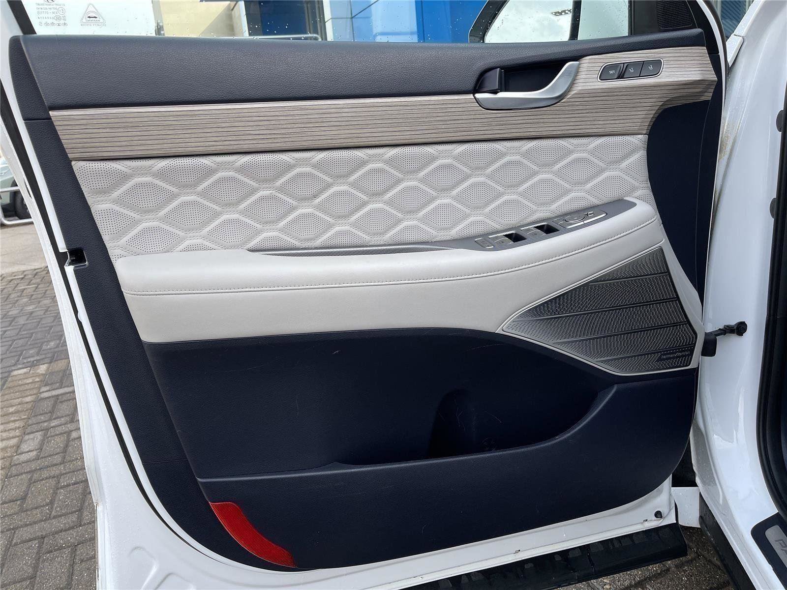 Used 2022 Hyundai Palisade Calligraphy w/ Winter Package image 13