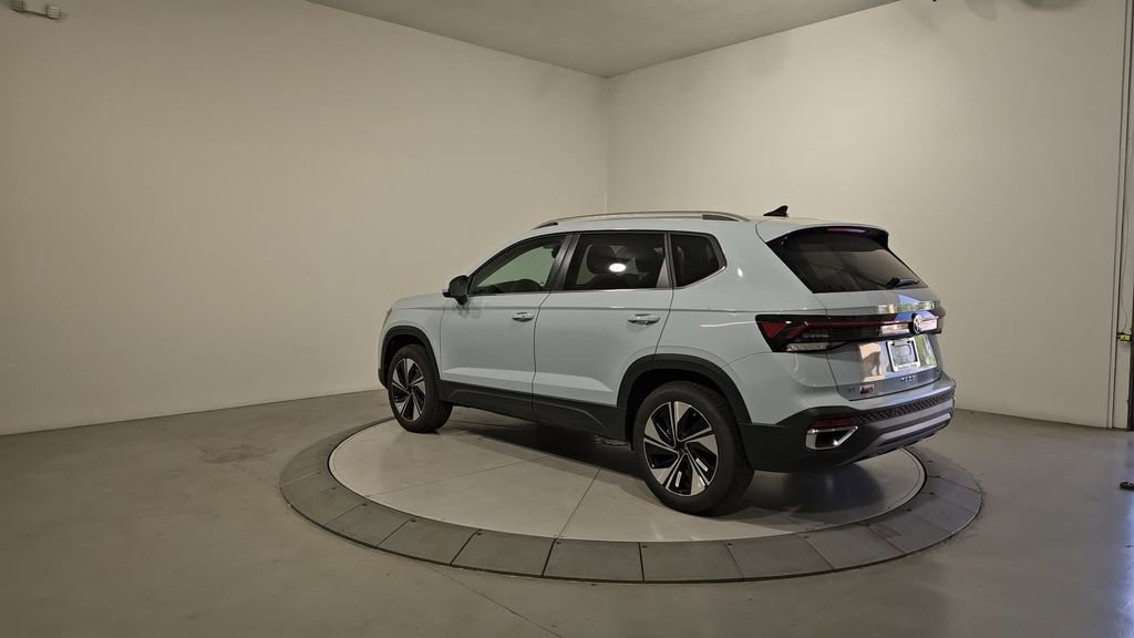 New 2025 Volkswagen Taos SE image 3