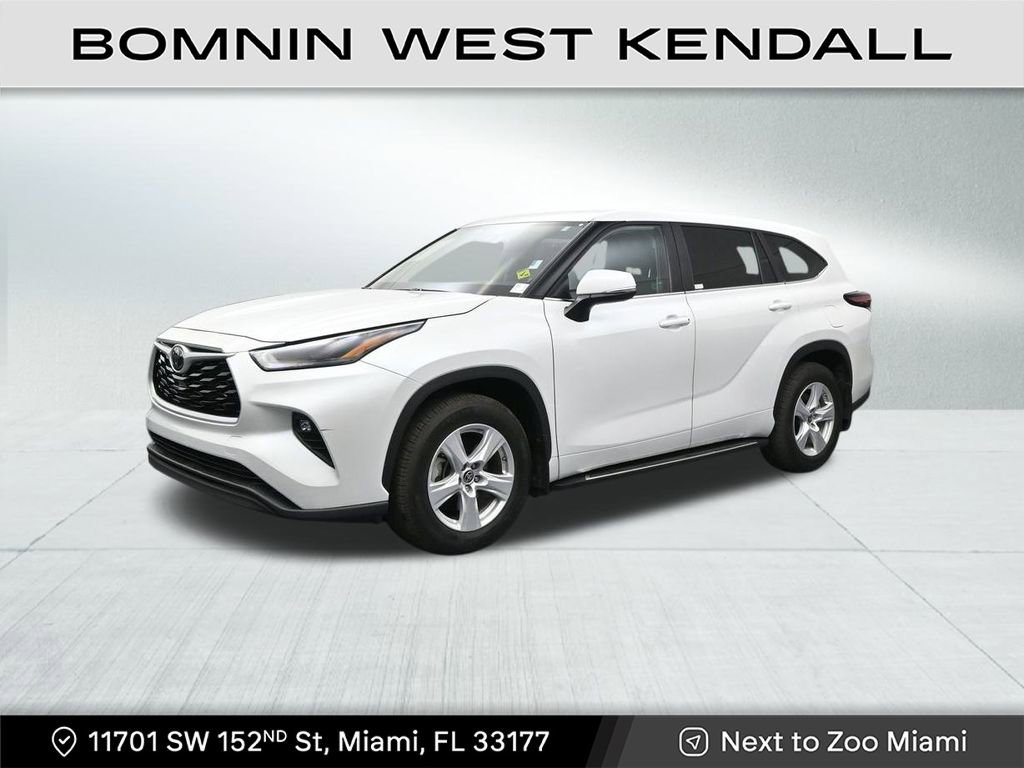Used 2025 Toyota Highlander LE image 1