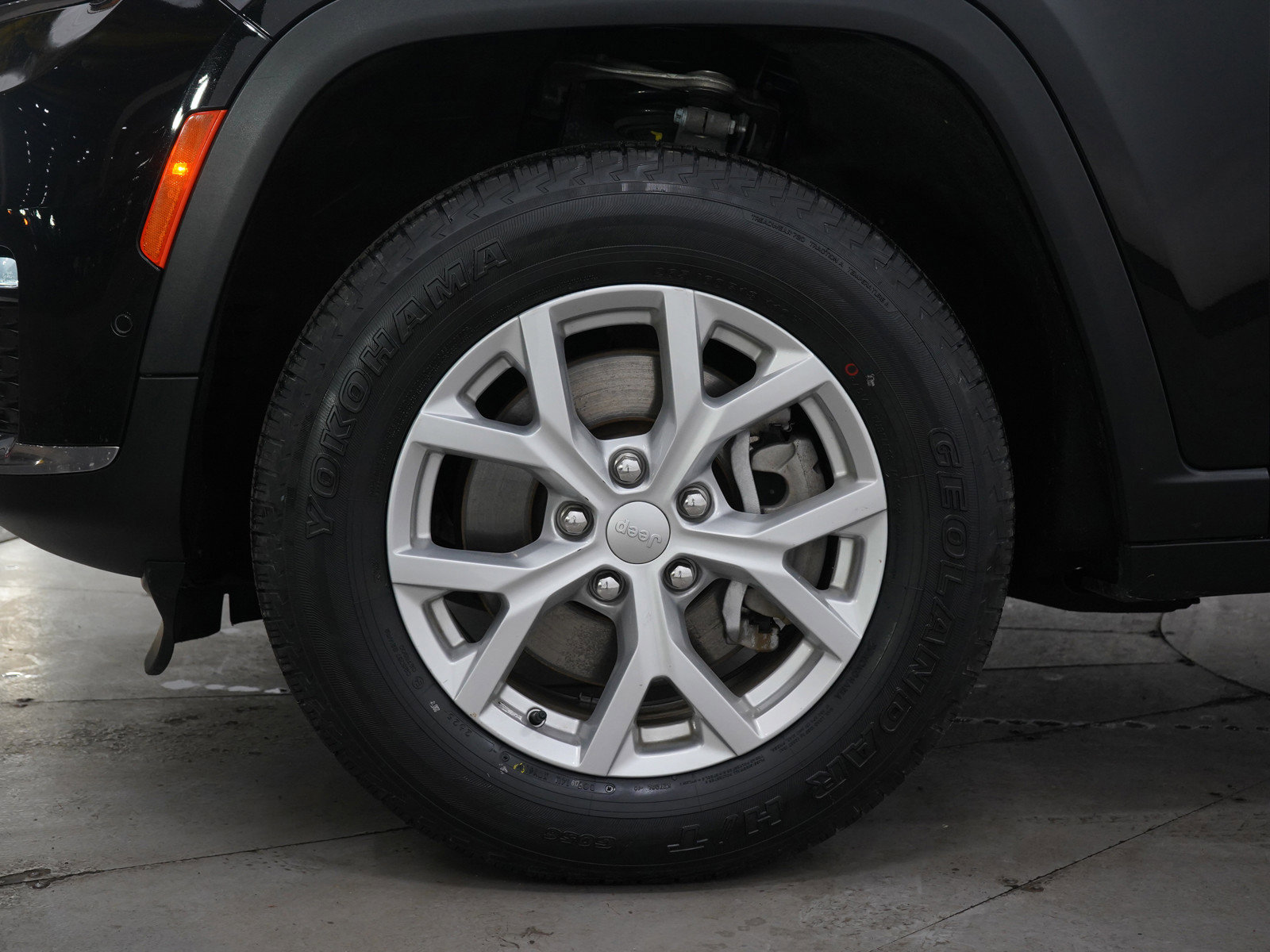 Used 2023 Jeep Grand Cherokee L Limited w/ Luxury Tech Group II image 32