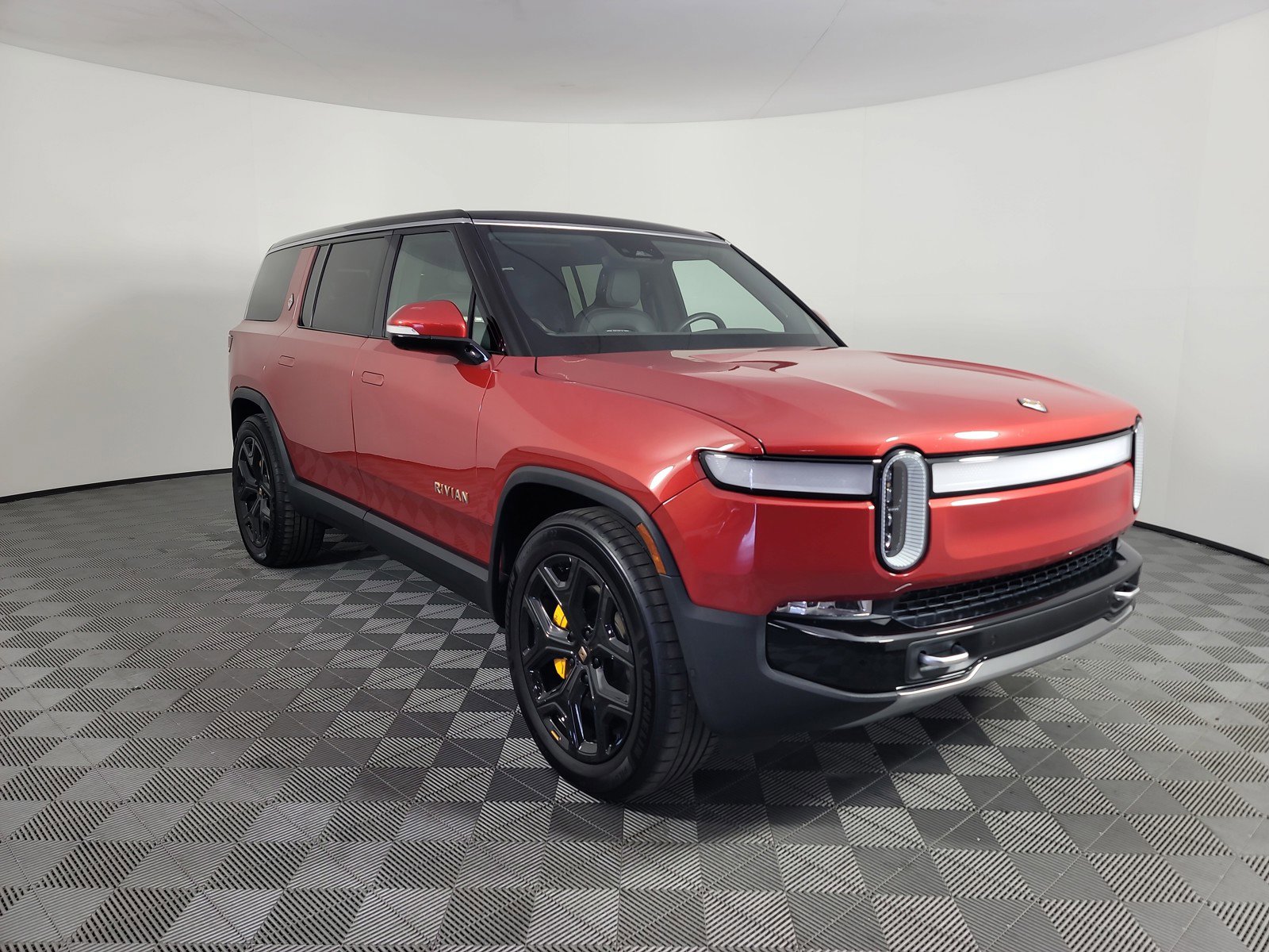 Used 2024 Rivian R1S Adventure image 7